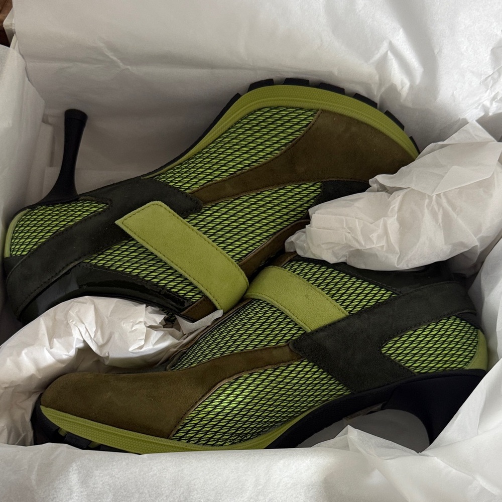 Sneex heels brand new limited edition